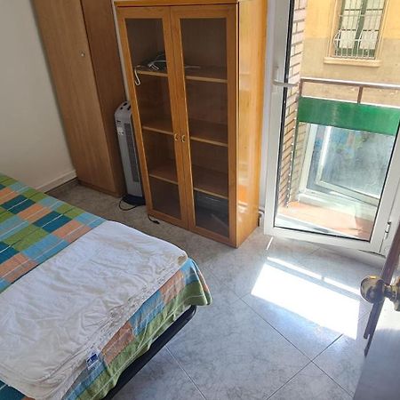 Sunny Room In A Shared Apartment In Rubí Esterno foto