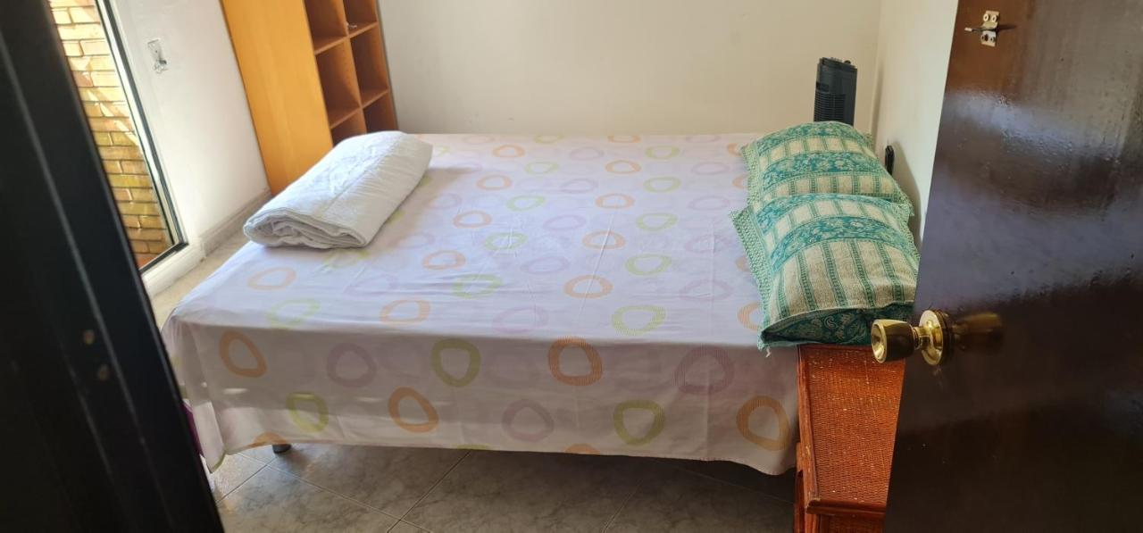 Sunny Room In A Shared Apartment In Rubí Esterno foto