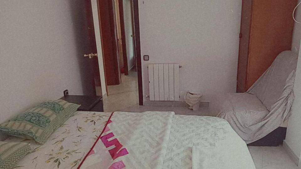 Sunny Room In A Shared Apartment In Rubí Esterno foto